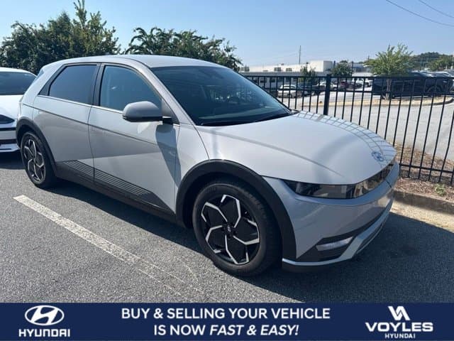 2024 Hyundai IONIQ 5 SE Standard Range — photo 1 of 3