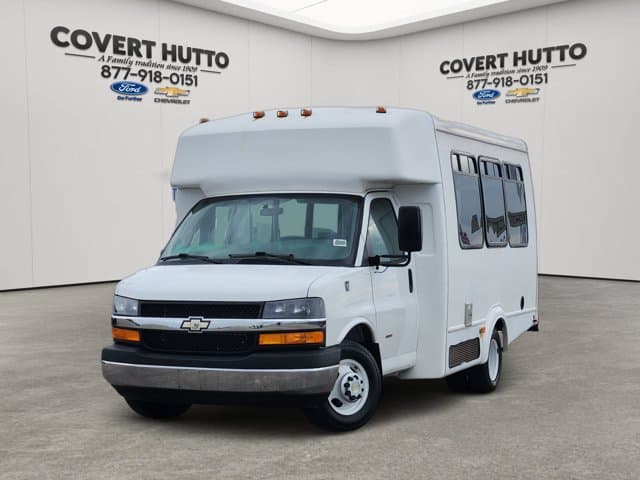 2016 Chevrolet Express Commercial Cutaway Diesel — photo 1 of 30