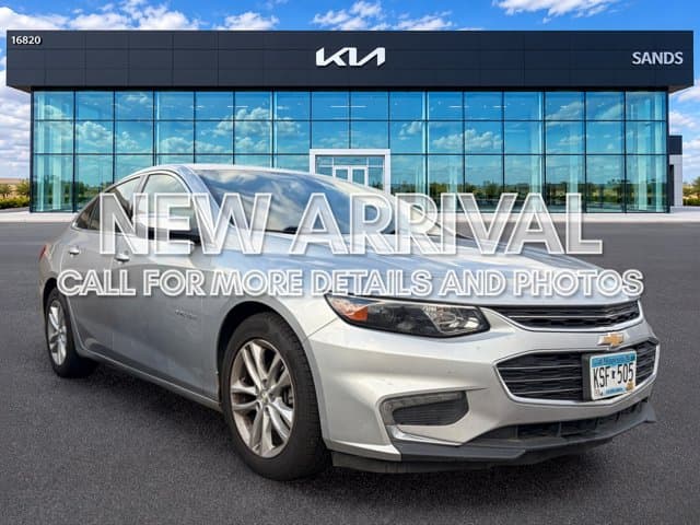 2017 Chevrolet Malibu LT — photo 1 of 13