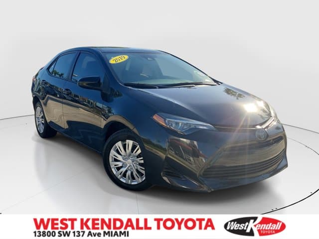 2019 Toyota Corolla LE — photo 1 of 30
