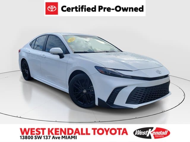 2025 Toyota Camry SE — photo 1 of 31