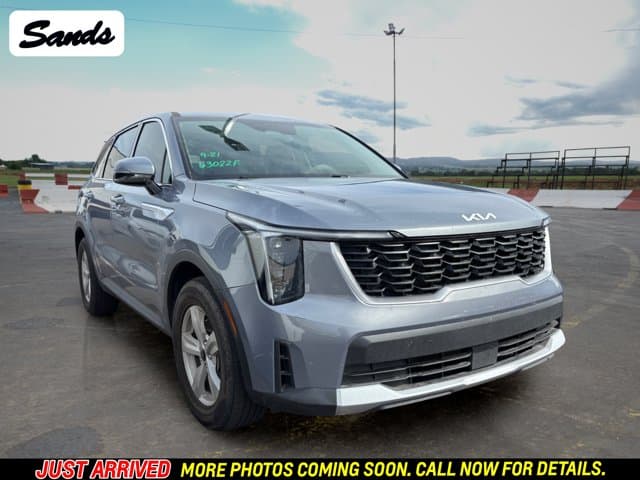 2025 Kia Sorento LX — photo 1 of 11