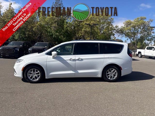 2021 Chrysler Pacifica Touring L — photo 1 of 9