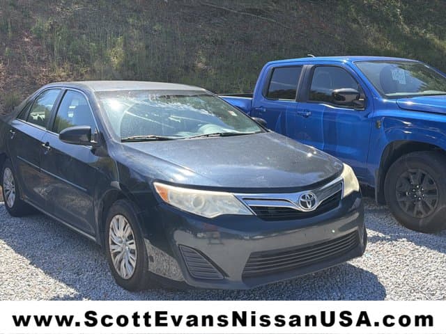 2013 Toyota Camry LE — photo 1 of 3