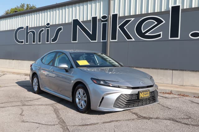 2025 Toyota Camry LE — photo 1 of 29