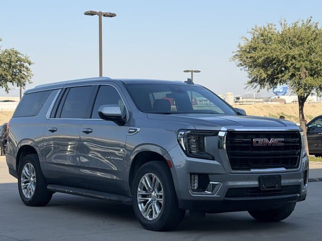 2023 GMC Yukon XL Base — photo 1 of 12