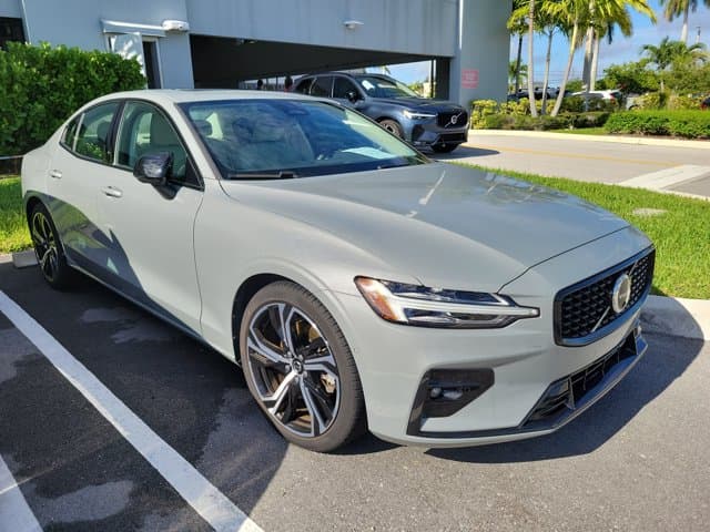 2024 Volvo S60 Plus Dark Theme — photo 1 of 4