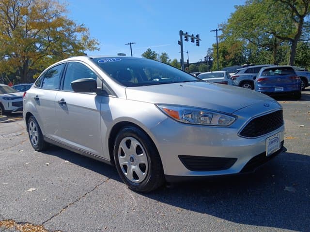 2017 Ford Focus S — photo 1 of 26