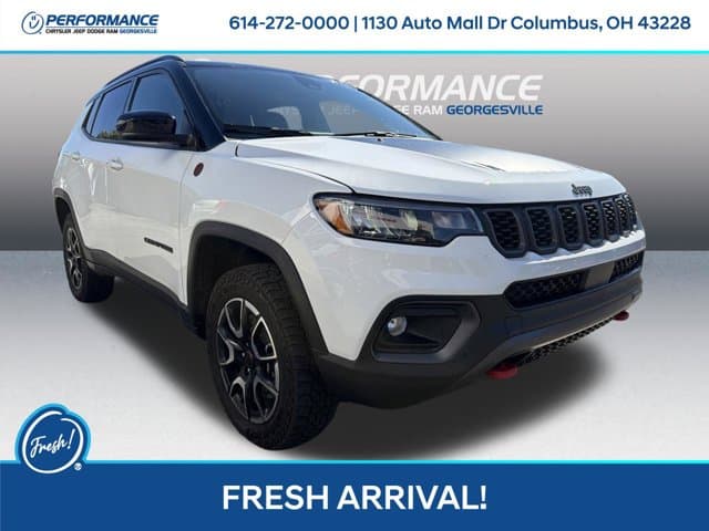2025 Jeep Compass Trailhawk — photo 1 of 26