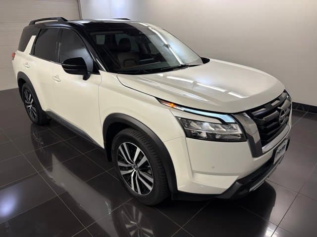 2024 Nissan Pathfinder Platinum — photo 1 of 36
