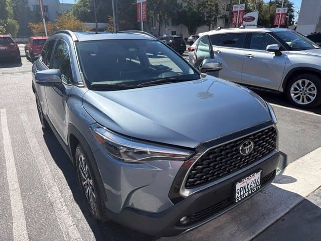 2024 Toyota Corolla Cross XLE — photo 1 of 3