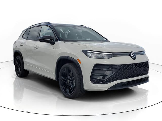 2026 Volkswagen Tiguan SE R-Line Black — photo 1 of 17