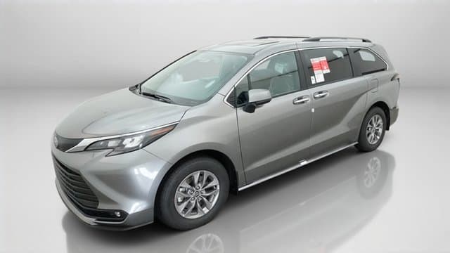 2026 Toyota Sienna XLE — photo 1 of 16