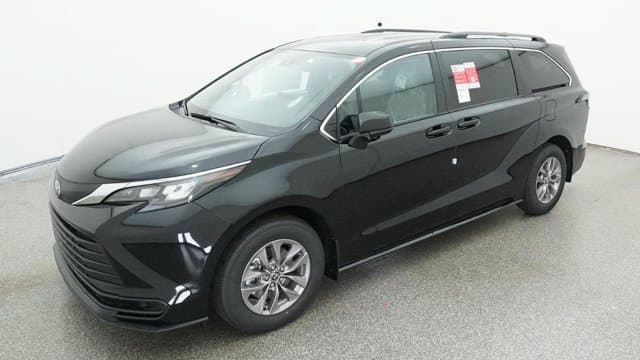 2026 Toyota Sienna LE — photo 1 of 52