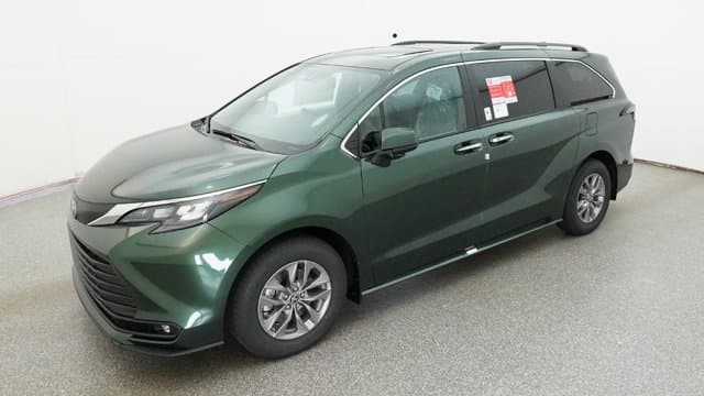 2026 Toyota Sienna XLE — photo 1 of 32