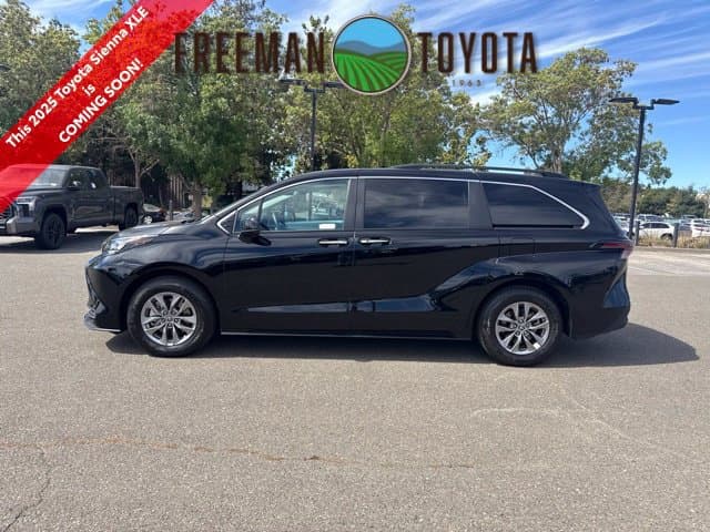 2025 Toyota Sienna XLE — photo 1 of 9