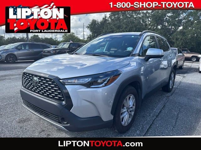 2024 Toyota Corolla Cross LE — photo 1 of 4