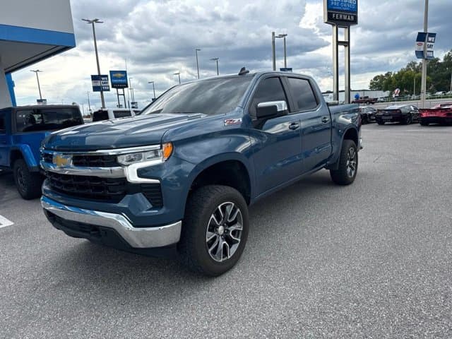 2024 Chevrolet Silverado 1500 LT — photo 1 of 16