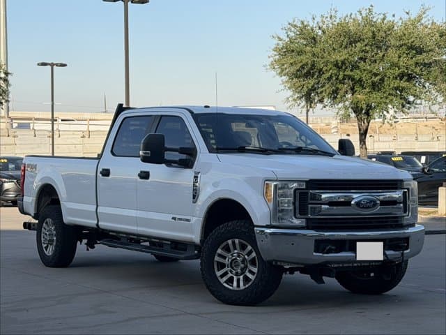 2017 Ford Super Duty F-350 SRW Lariat — photo 1 of 13