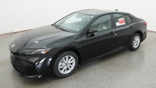 2026 Toyota Camry LE — photo 1 of 32