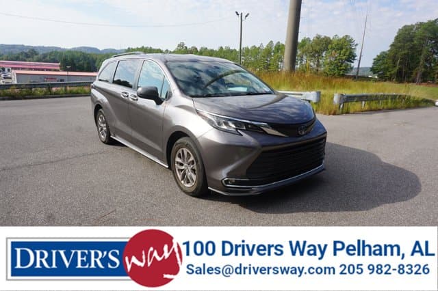 2023 Toyota Sienna XLE — photo 1 of 26