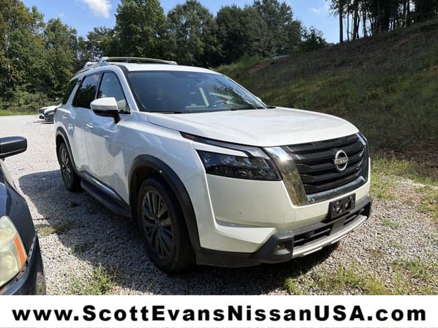 2025 Nissan Pathfinder Platinum — photo 1 of 3