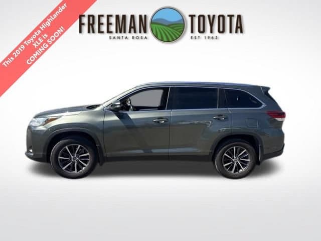 2019 Toyota Highlander XLE — photo 1 of 9