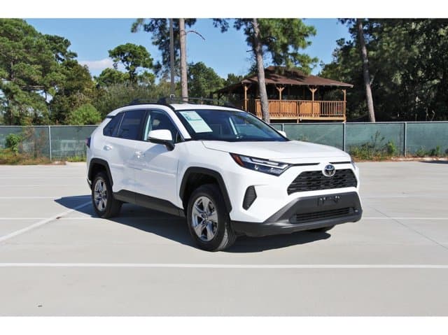 2025 Toyota RAV4 XLE — photo 1 of 30