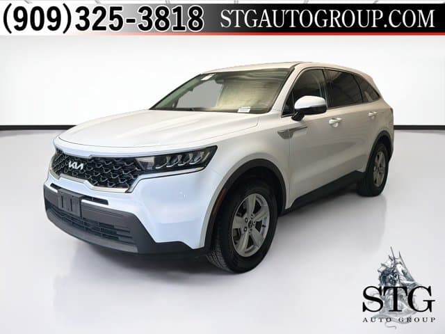 2022 Kia Sorento LX — photo 1 of 15