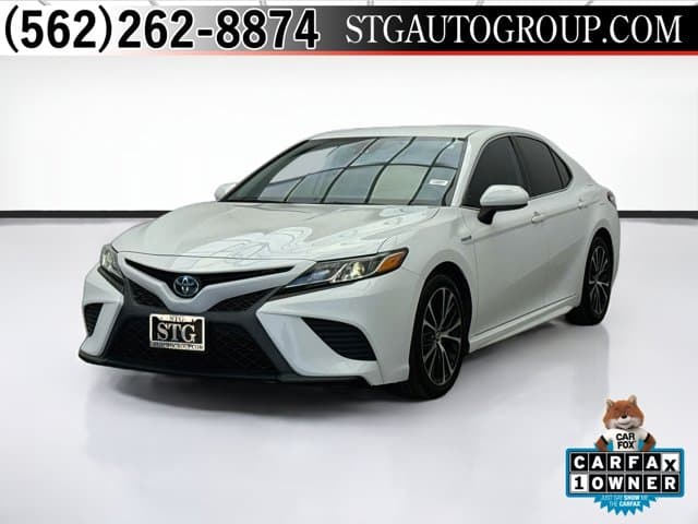 2020 Toyota Camry SE — photo 1 of 19