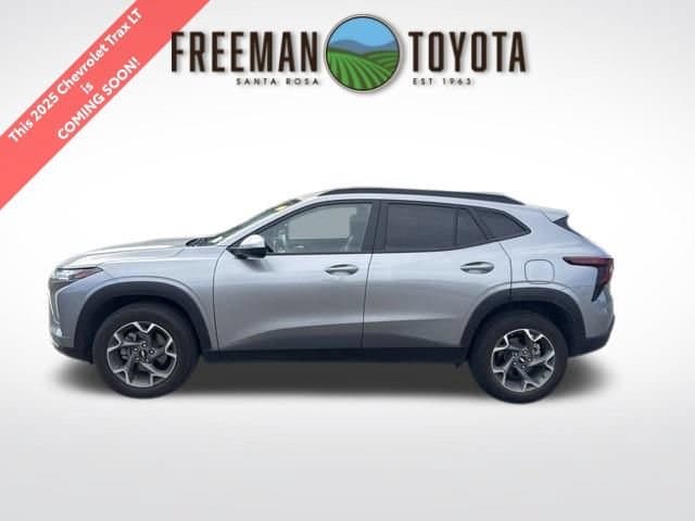 2025 Chevrolet Trax LT — photo 1 of 8