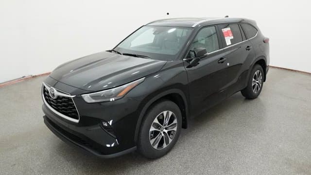 2026 Toyota Highlander XLE — photo 1 of 32