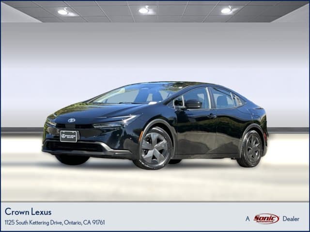 2024 Toyota Prius LE — photo 1 of 33