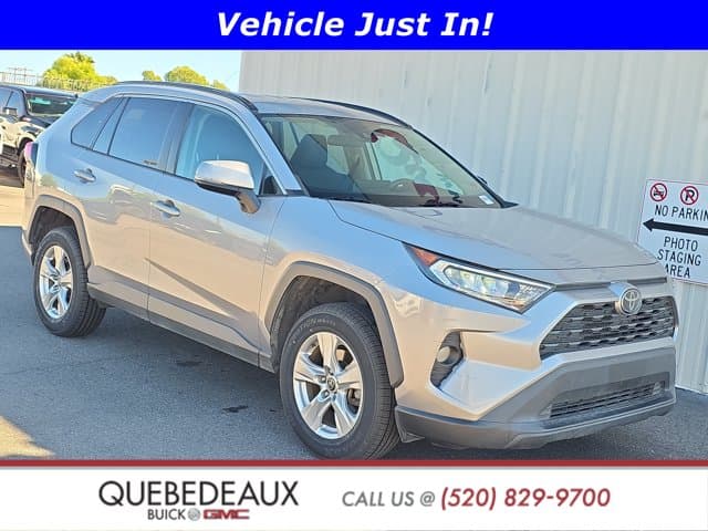 2020 Toyota RAV4 XLE — photo 1 of 5
