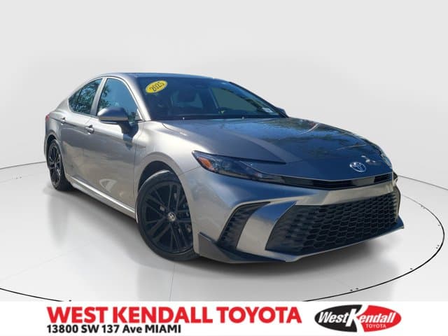 2025 Toyota Camry SE — photo 1 of 30
