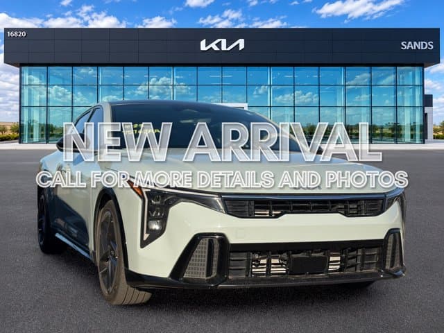 2025 Kia K4 GT-Line — photo 1 of 12