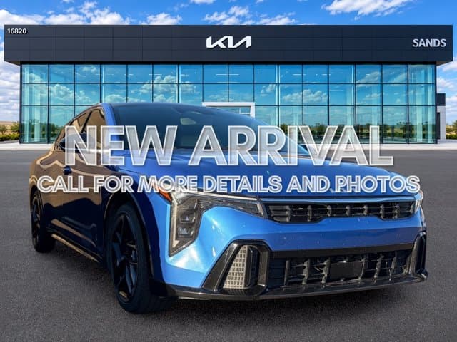 2025 Kia K4 GT-Line — photo 1 of 12