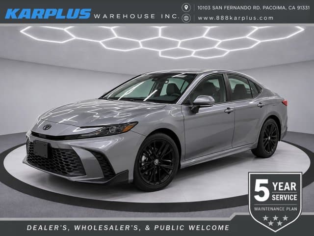2025 Toyota Camry SE — photo 1 of 4