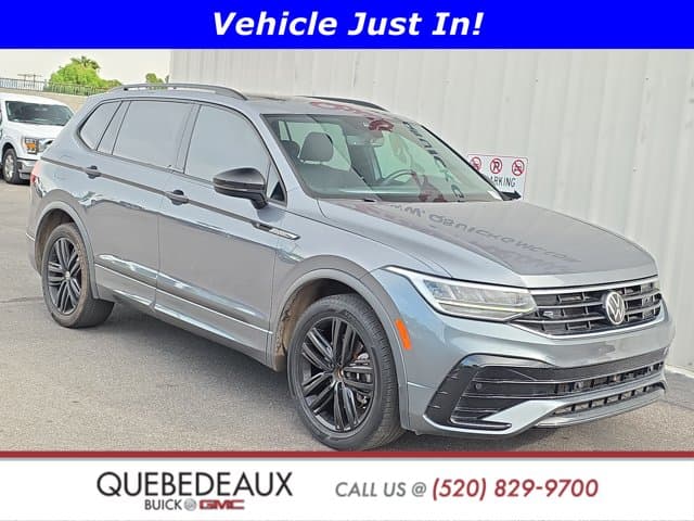 2022 Volkswagen Tiguan SE R-Line Black — photo 1 of 8