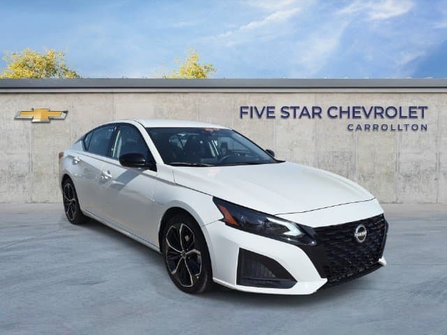 2025 Nissan Altima SR — photo 1 of 30