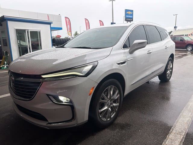 2023 Buick Enclave Essence — photo 1 of 12