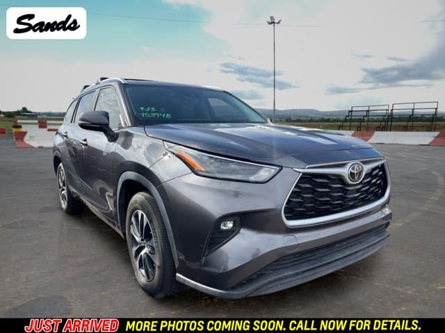 2023 Toyota Highlander Base — photo 1 of 11