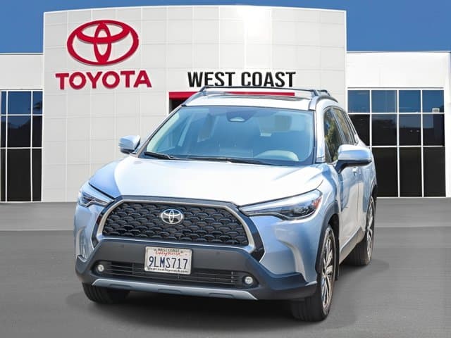 2024 Toyota Corolla Cross XLE — photo 1 of 16