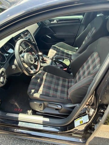 2017 Volkswagen Golf GTI S — photo 1 of 9