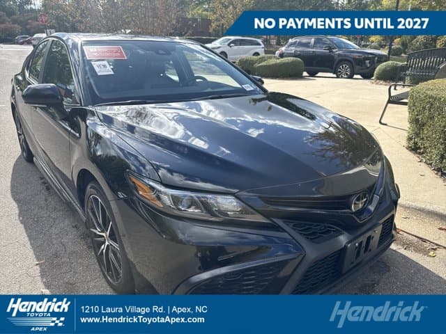 2024 Toyota Camry SE — photo 1 of 11