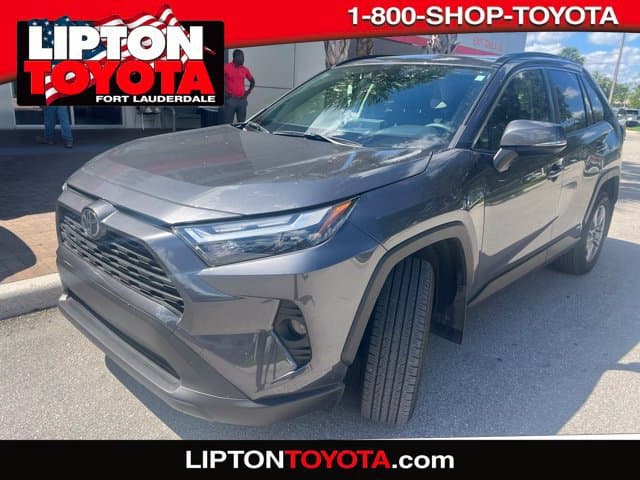 2025 Toyota RAV4 XLE — photo 1 of 2