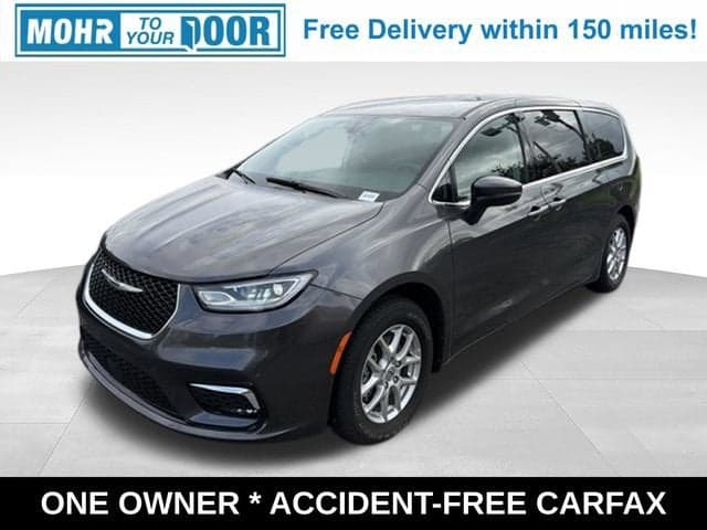 2023 Chrysler Pacifica Touring L — photo 1 of 42