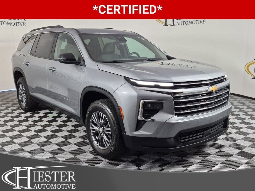 2025 Chevrolet Traverse AWD LT — photo 1 of 5