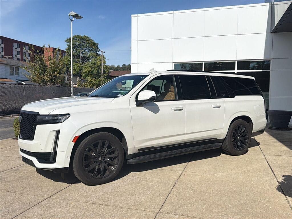 2022 Cadillac Escalade ESV Sport — photo 1 of 7