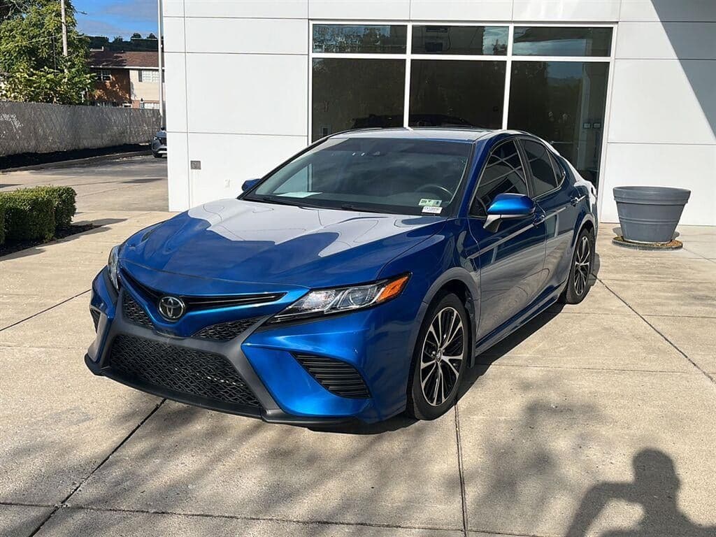 2019 Toyota Camry LE — photo 1 of 22